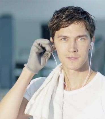 Mannen-doen-schoonmaken-grondiger