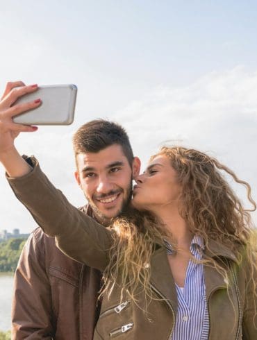 deze-compacte-selfie-stick-van-cellularline-neem-je-overal-mee-naartoe