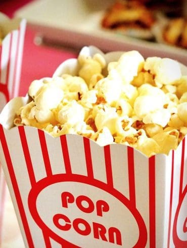 dit-zijn-de-films-en-series-die-mannen-verplicht-mee-moeten-kijken-van-hun-vriendin