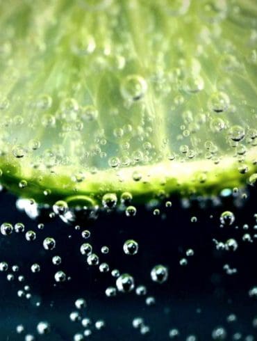 geniet-van-een-frisse-limoenlikeur-deze-zonnige-lentedagen