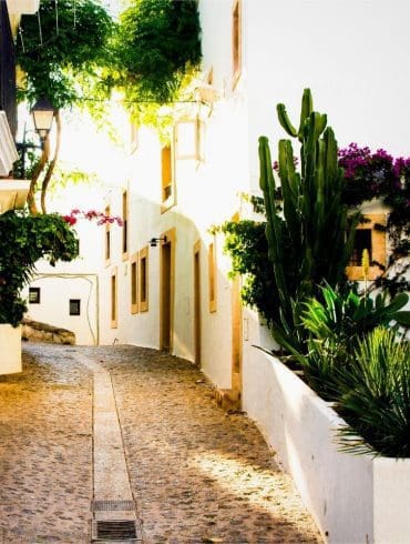 haal-ibiza-in-je-tuin-met-witte-plantenbakken