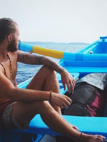 varen-in-je-vrije-tijd-met-een-elektrische-buitenboordmotor