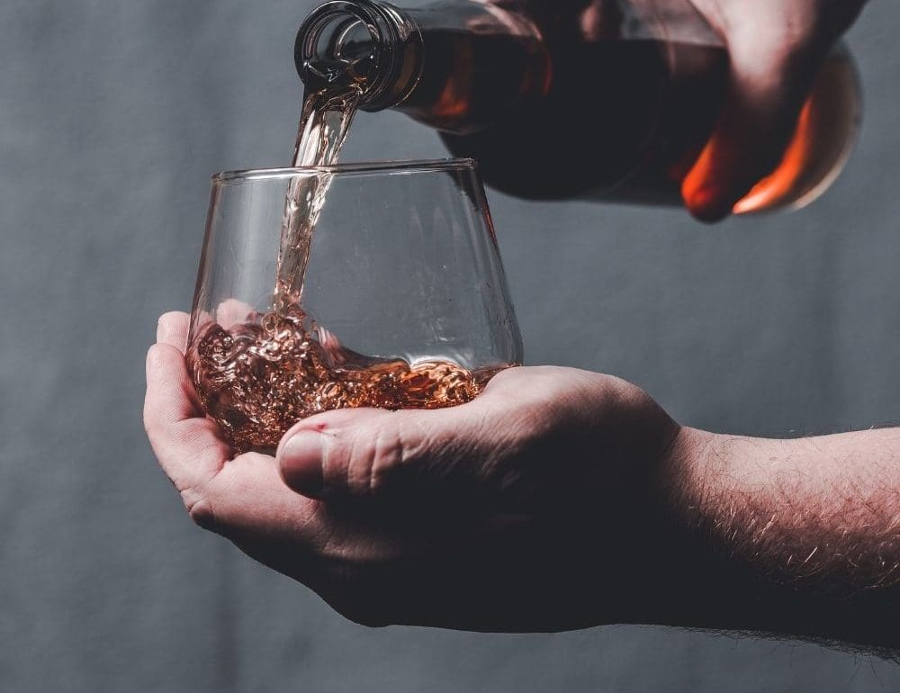 een-fles-whisky-of-rum-bewaren-doe-je-zo