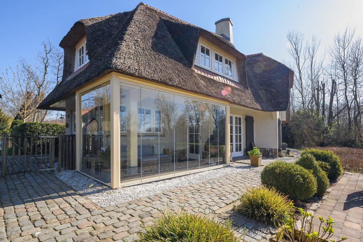 geef-je-woning-een-nieuwe-look-met-een-glazen-schuifwand