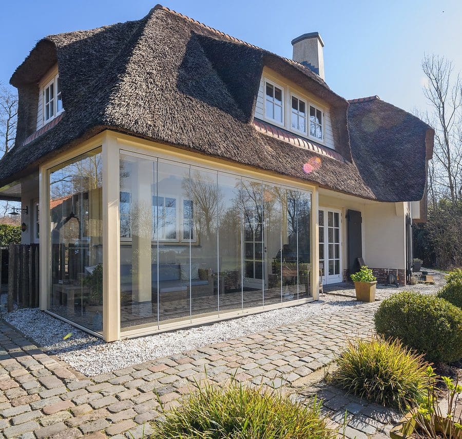 geef-je-woning-een-nieuwe-look-met-een-glazen-schuifwand