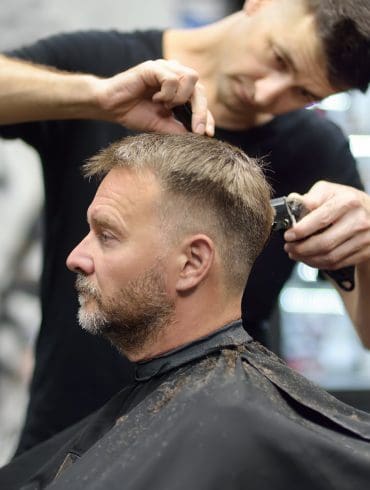 tot-in-de-puntjes-verzorgd-met-de-beste-kappersscharen-voor-hem-en-haar