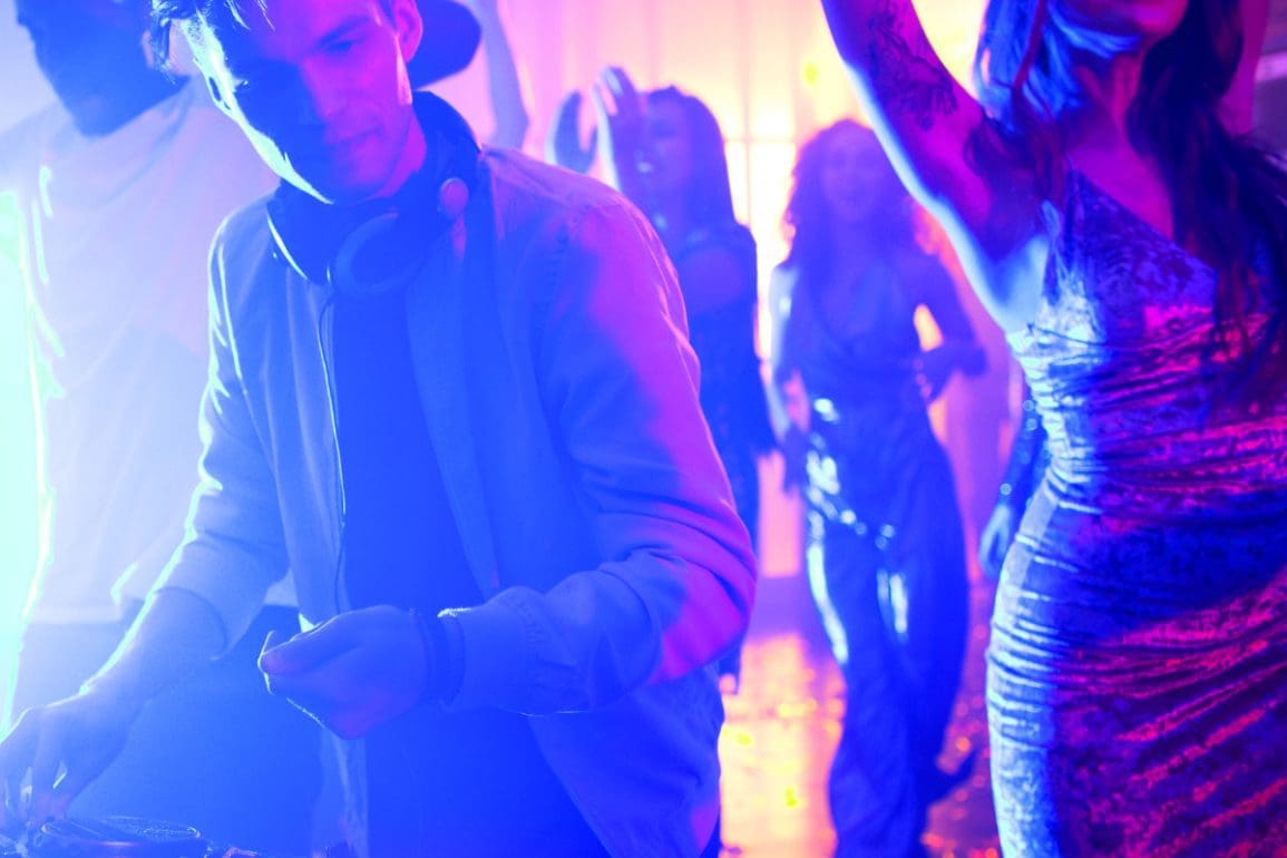 dj-of-live-band-wat-is-de-beste-keuze-voor-jouw-bedrijfsfeest