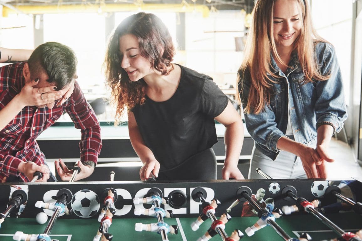 een-inklapbare-voetbaltafel-maakt-je-mancave-compleet