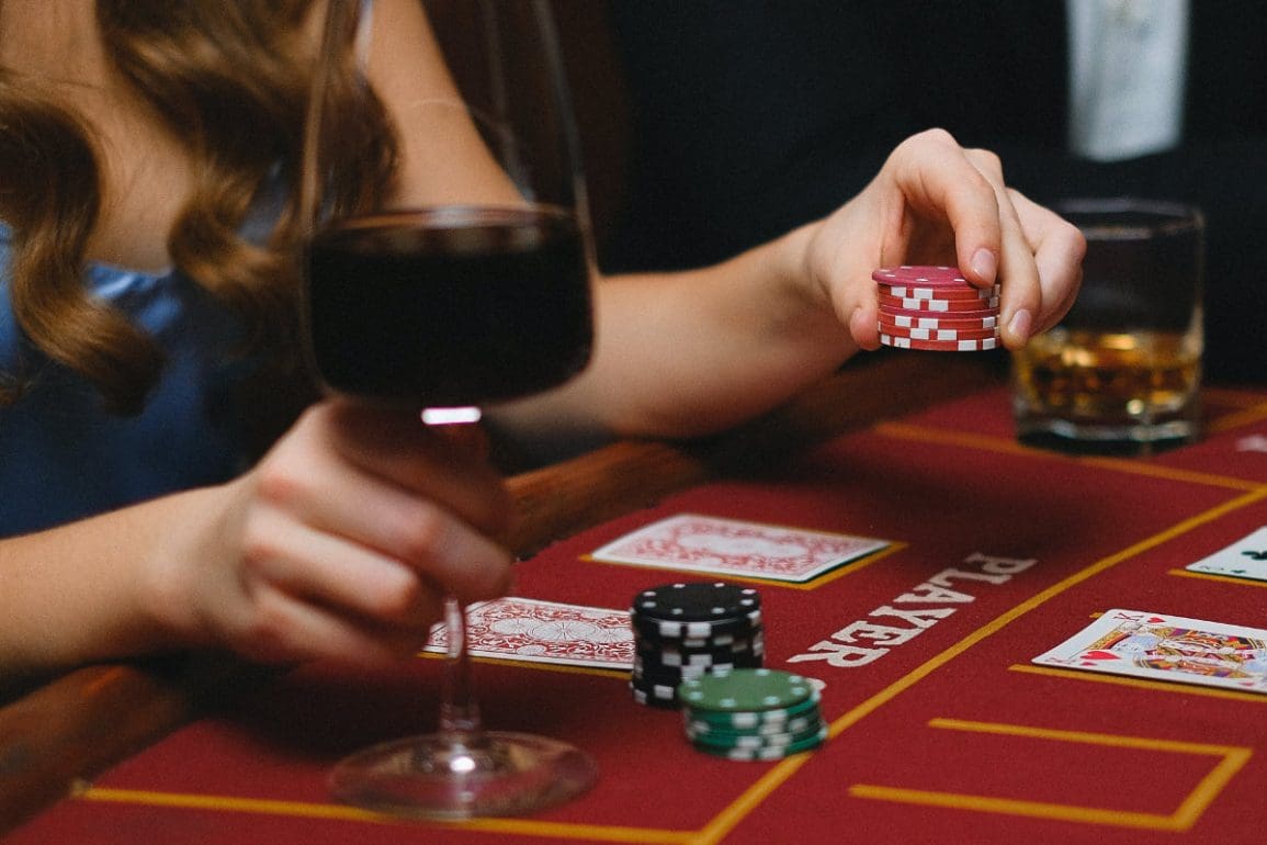 Waarom spelen mannen meer poker dan vrouwen?