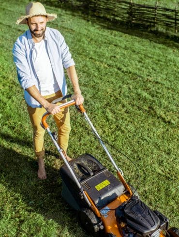 De voordelen van loopmaaiers voor uw tuin: Gemak, tijdbesparing en precisie