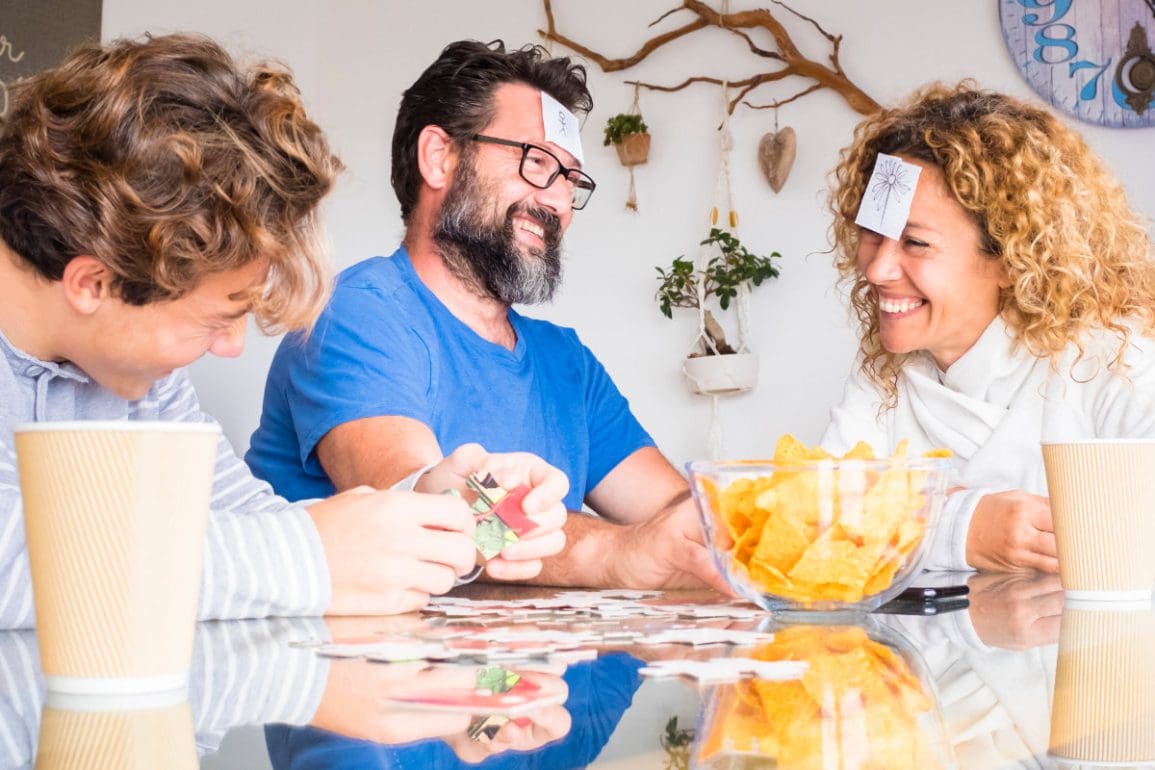 Avond spelletjes spelen: deze mogen niet ontbreken