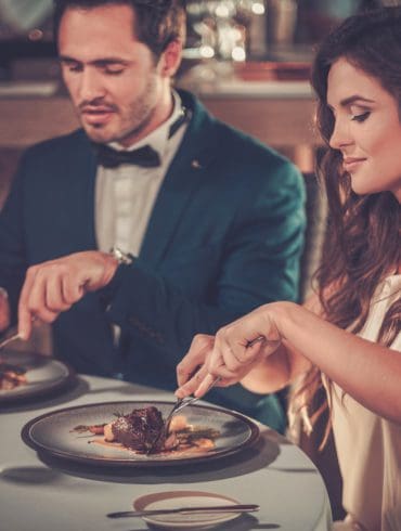 De perfecte eethoek combineer je door ronde eettafels met stoelen