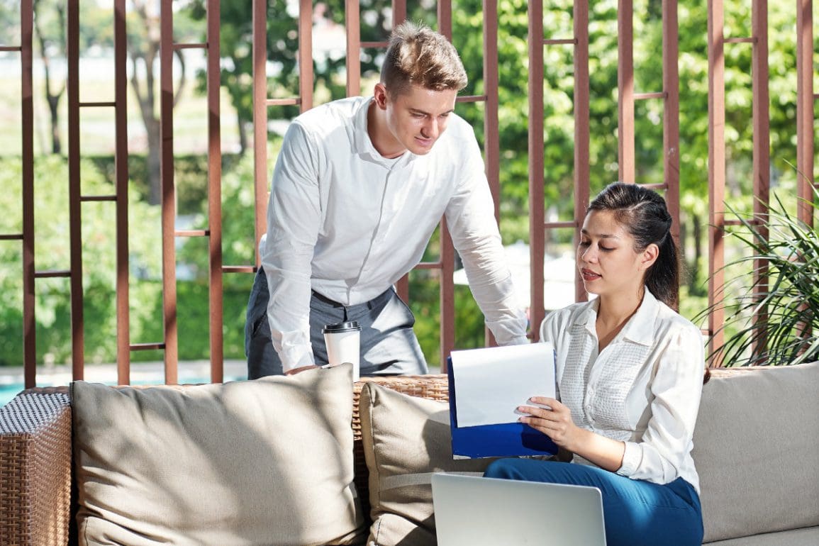 een-terrasscherm-verandert-hoe-jouw-horecaterras-functioneert