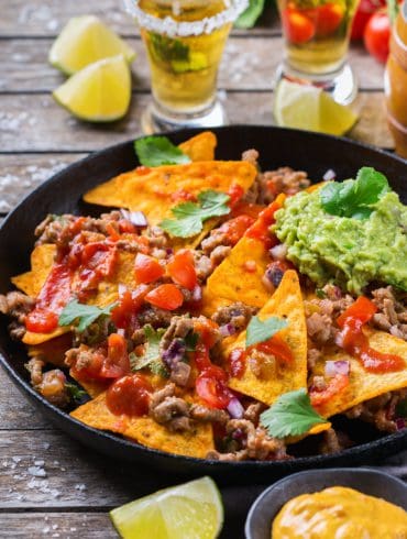 Snacktijd? Maak deze onweerstaanbare loaded nacho’s