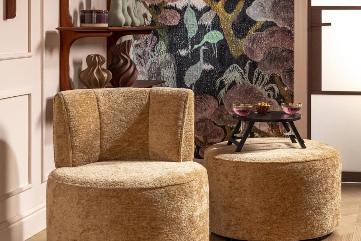 zo-creeer-je-een-hotel-chique-zithoek-met-fauteuil-en-accessoires