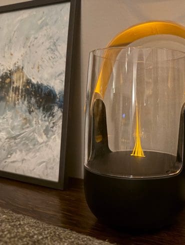 sophie-little-review-waarom-deze-vlammende-gadget-op-jouw-tafel-hoort