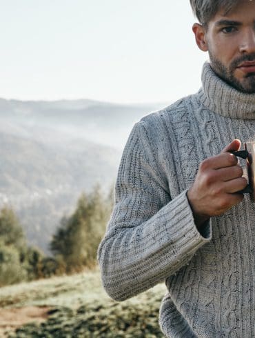 De rits-trui: Waarom dit kledingstuk de held van je garderobe is