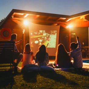 Jouw ultieme entertainment room inrichten: Van 4K-projector tot smart lighting