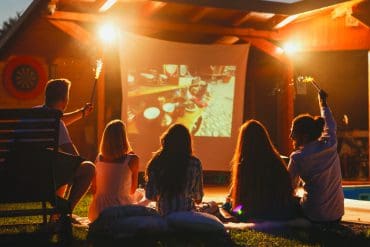 Jouw ultieme entertainment room inrichten: Van 4K-projector tot smart lighting