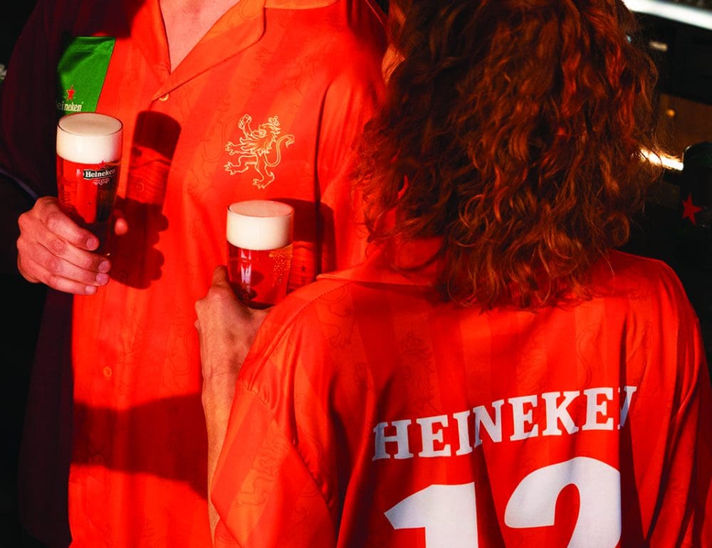 Deze voetbalzomer kijken we in stijl: Heineken introduceert de ‘Pilsjama'