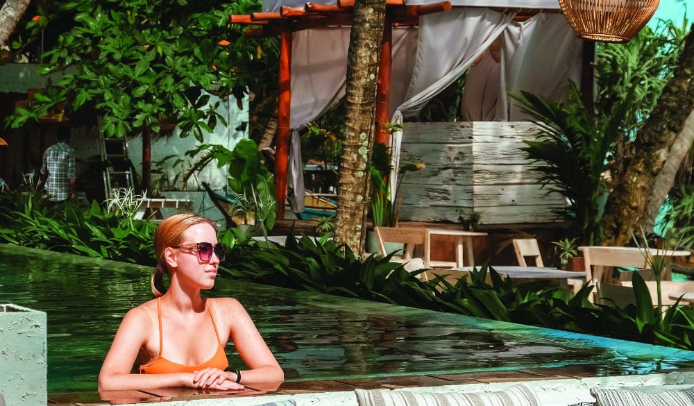 Transformeer je tuin tot een wereldse staycation met een loungeset voor reisliefhebbers