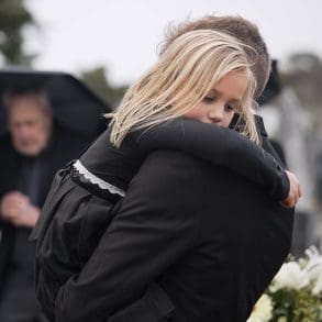 Rouw en regelen: Zo bewaak je jouw grenzen én de kosten crematie bij een zwaar verlies uitvaart