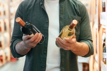 Welke fles neem je mee als je ergens wordt uitgenodigd? 8 situaties en de keuze die past