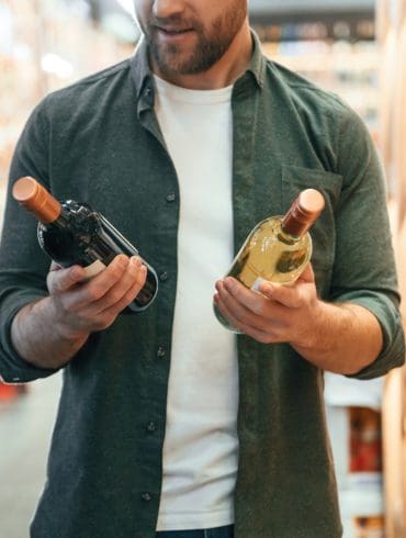 Welke fles neem je mee als je ergens wordt uitgenodigd? 8 situaties en de keuze die past